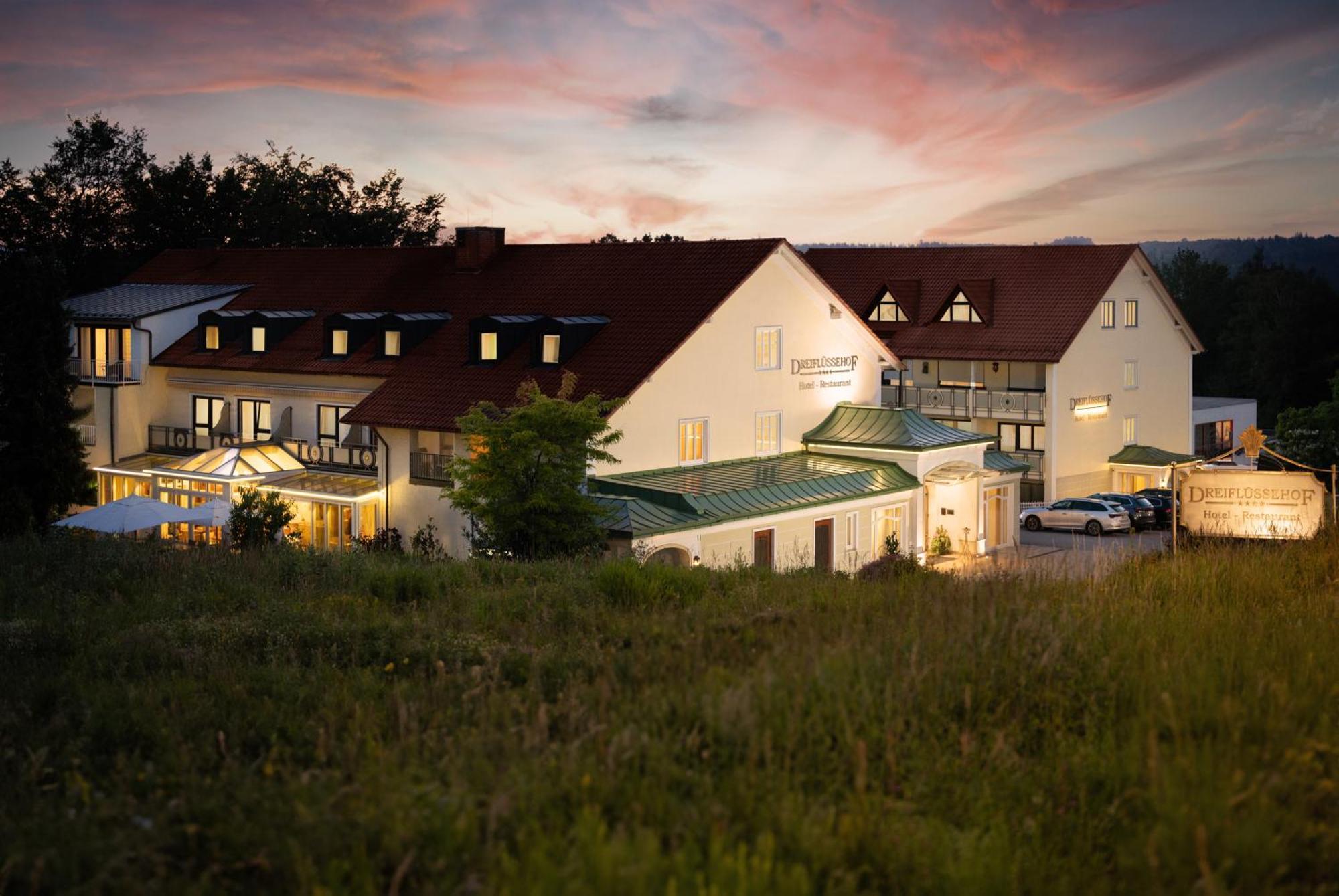 Hotel Dreifluessehof パッサウ エクステリア 写真